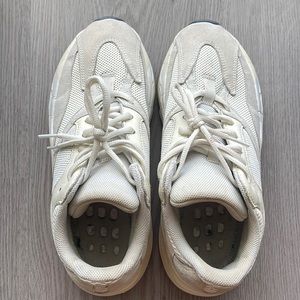 YEEZY Boost 700